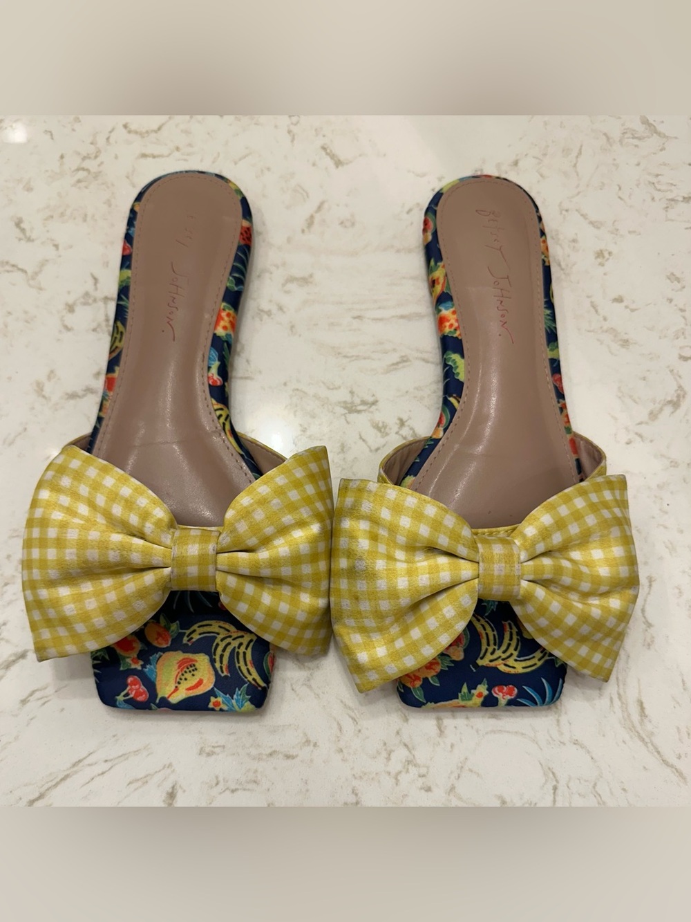 Betsey Johnson Skyee Gingham Bow Fruit Slide Sandals 7.5 - Picture 2 of 8